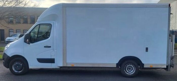 Renault Master Luton low loader with tail lift
