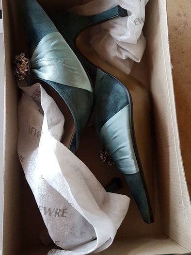 New shoes size 39
