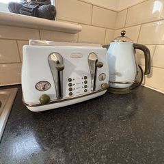 Delonghi Kettle And Toaster