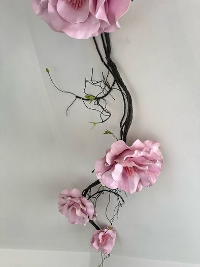 Pink furniture and decorative flowers (3)