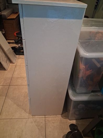 White drawer chest