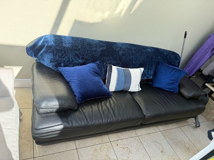 black leater sofa