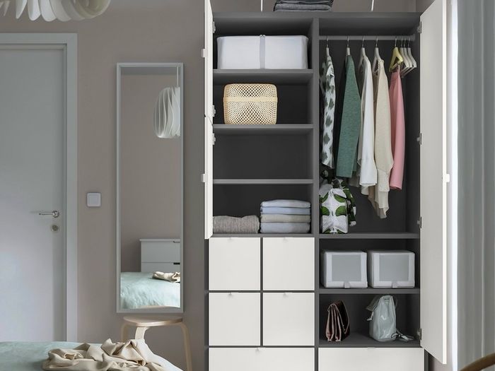 Visthus wardrobe