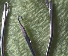 Rug hooking tool