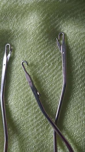 Rug hooking tool