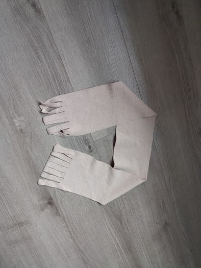 Beige kids scarf barely worn