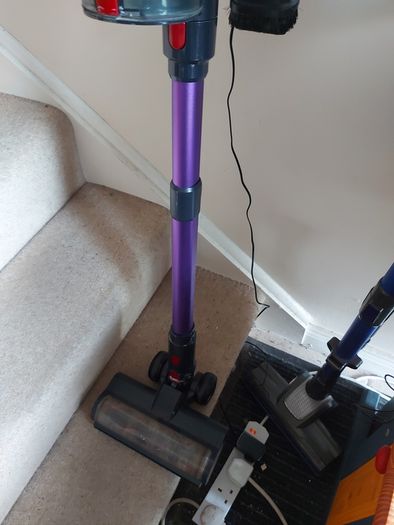 Smoture Cordless Vacuum Cleaner, model VAC02, in excellent condition, great suction, plus charger and accessories