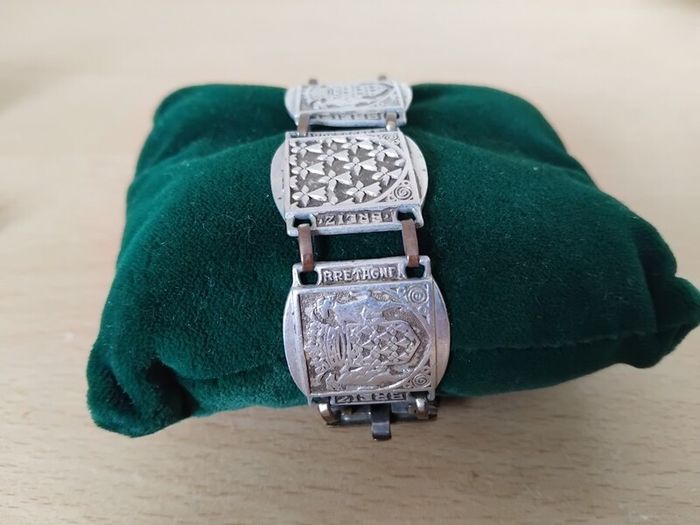 Mixed lot 3 bracelets 1x 925 silver glass bead, 1x Mexican Alpaca bangle (damaged) & 1x Britanny tourist crest bracelet FREEPOST