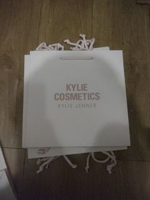 Kylie cosmetics gift bag
