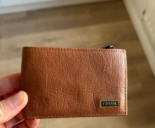 Fossil Bi-Fold Leather Wallet
