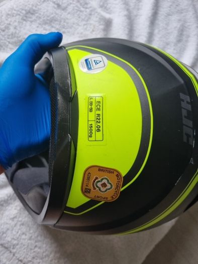HJC C10 Motorbike Helmet. Used twice (20min all together). Like new. Few scraches like on pictures.
