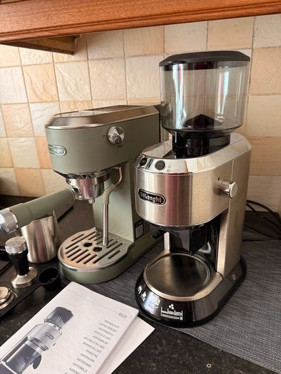 De'Longhi Dedica Espresso Machine Dedica Coffee Grinder Set