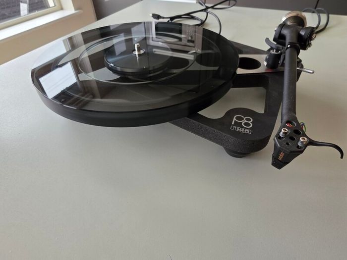 Rega Planar 8 with Ortofon 2M Black