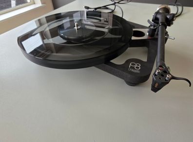 Rega Planar 8 with Ortofon 2M Black