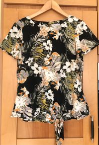 Size 12. Ladies Black Top by Per Una