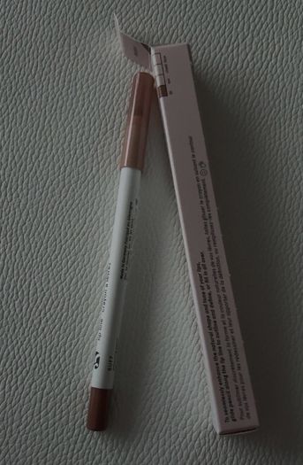 Glossier lip line enhancing pencil 1.2g shade buff