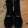 Ladies Schuh Black Suede Ankle Boots, Size 40 / 7 Image 2