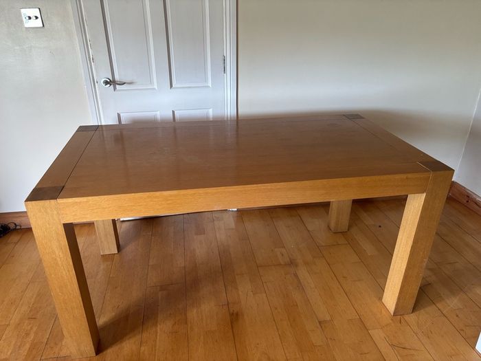 Oak Dinning Table & Leather Chairs