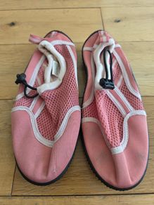 Girls water shoes size UK2.5