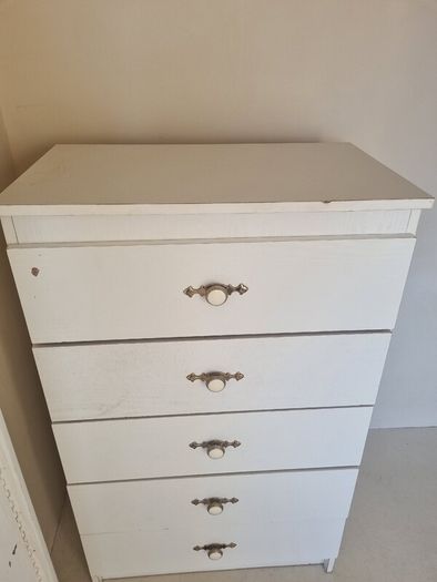 Chest of drawers