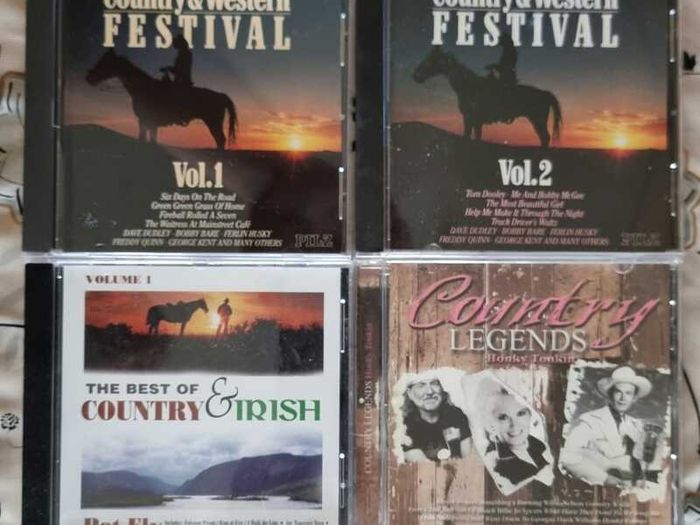 8 CD's set of Country Music, perfect condition.