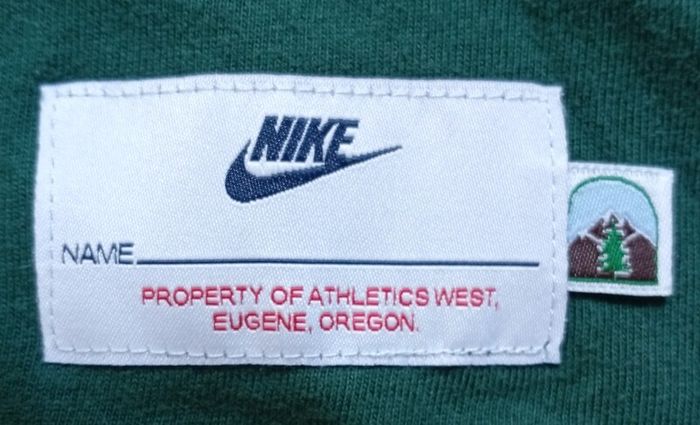 Vintage Nike Oregon T-shirt (( Perfect Condition Adult M))