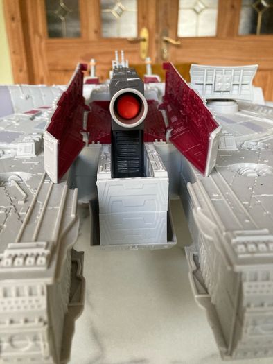 Star Wars Episode VII, VIII, IX Deluxe Battle Action Millennium Falcon