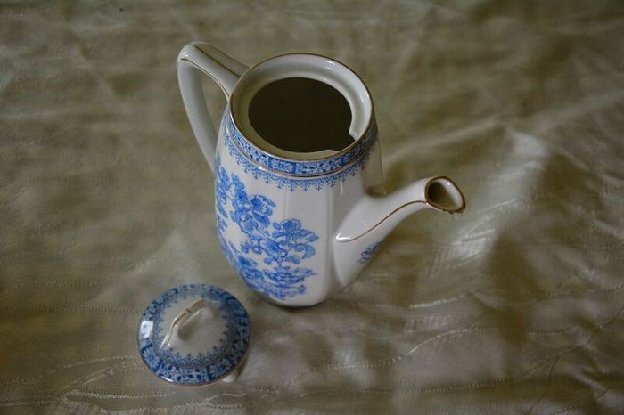 KPM Germany - Royal Porcelain Factory, tea pot