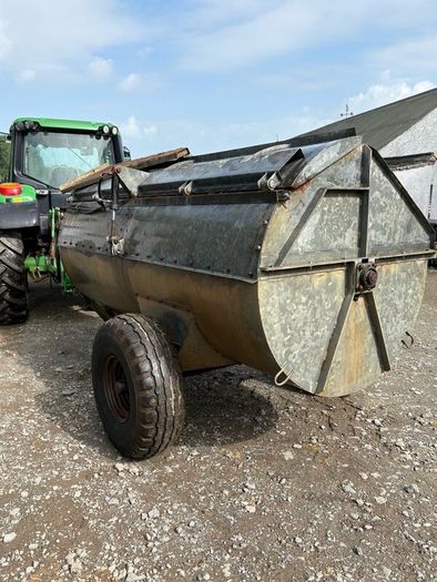 Muck spreader