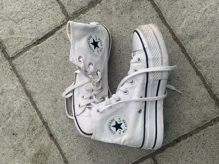 converse white shoes