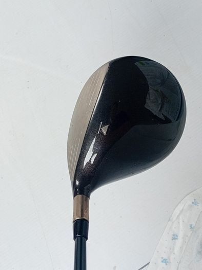 Titleist 905R driver.