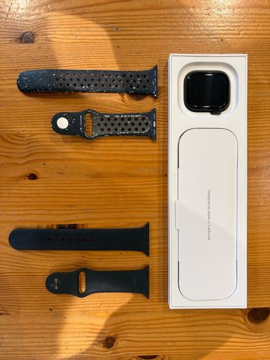 Apple Watch Series 10 42mm + 2 Bands + Box & Charger