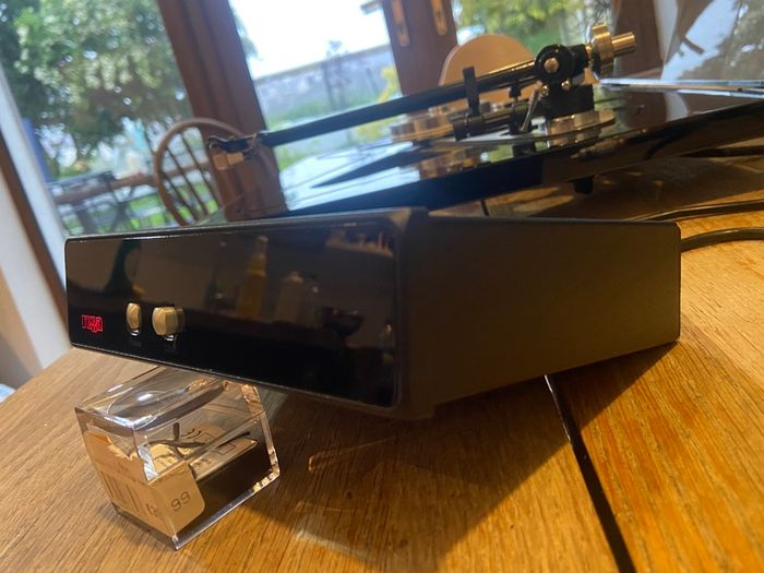 Rega RP8 Planar 8 Turntable with RB808 Tonearm and TTPSU Speed Control Power Supply Unit