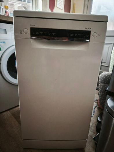 2 yr old BOSCH Series 4 Slimline WiFi-enabled Dishwasher - White - still under warranty