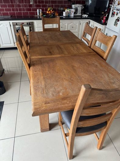 Solid Oak Dining Room table - 8 chairs extendable