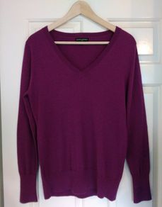 Banana Republic 100% Merino Wool V-Neck Jumper - Size M - Purple