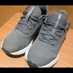 Nike Revolution Size UK5