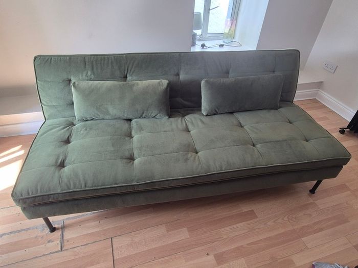 Vibrant green Swyft sofa bed couch with matching pillows (Colour not accurately reflected in own pictures, see listing for brands original pictures)