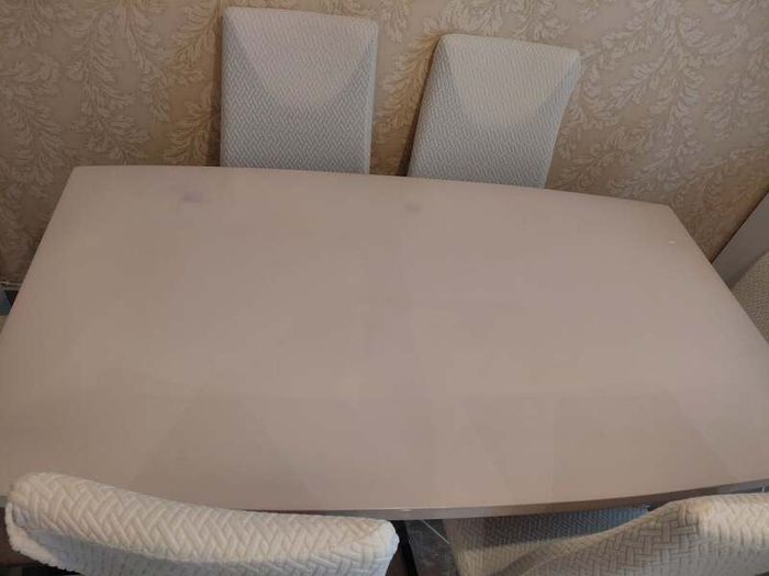 Glossy top Dining table with 6 chairs.