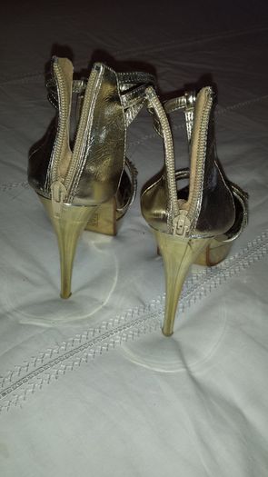 Tom And Eva Gold Sandals