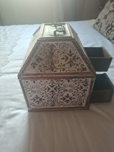 Large Antique Chinese Jewellery box