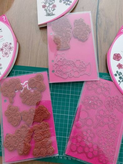 Heartfelt stamps and dies set- wildwood florals and bird heaven