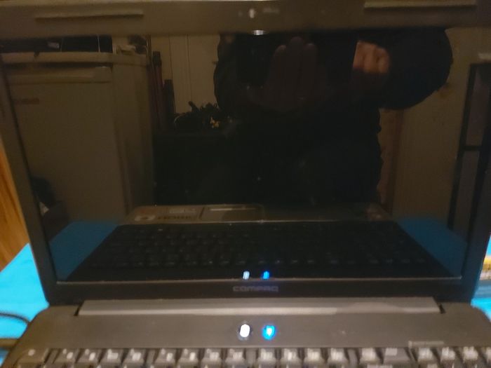 Compaq Presario CQ60-218EA 15.6 Laptop, AMD Semprom SI-42 2.1GHz, Windows Vista, 2GB Ram, 500GB HDD in Excellent condition, a True Blast from the Past