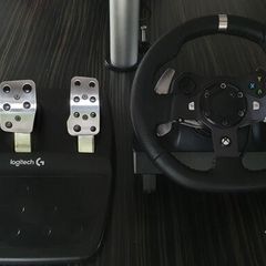 Logitech G920 Racing Wheel + Pedals