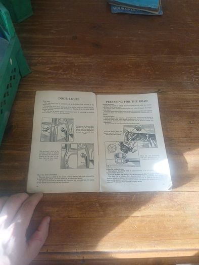 Morris Minor 1000 drivers handbook
