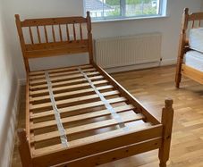 2 Single Pine Beds
