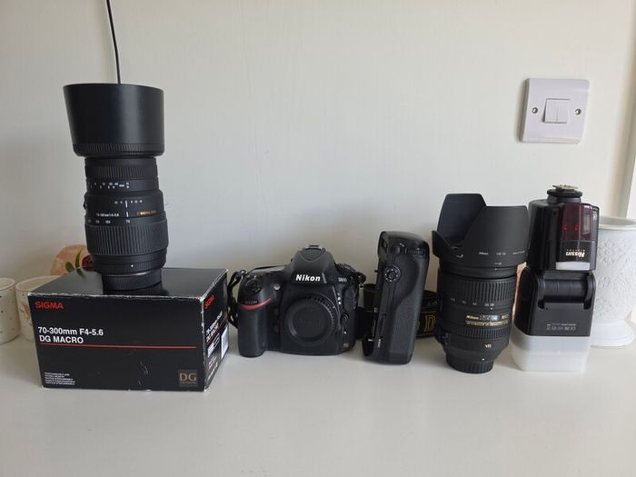 Nikon D800 fx bundle 2 lense, 1 flash, sd&cf memory cards, 2 camera bag BUNDLE