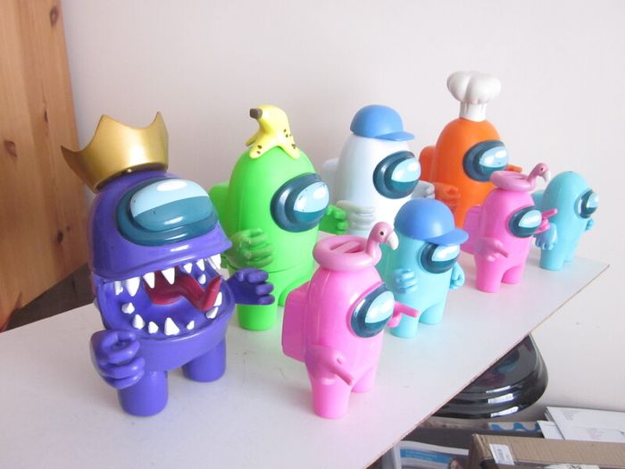 Among Us Action Figures X8 with Accessories
