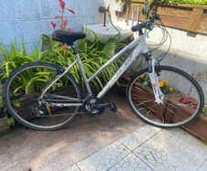 Carrera crossfire one 28 inch wheels 21 speed 20.5 inch frame