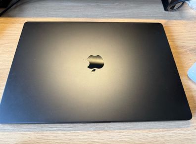 MacBook Pro M4Max 16.2 inch nano texture display with AppleCare+